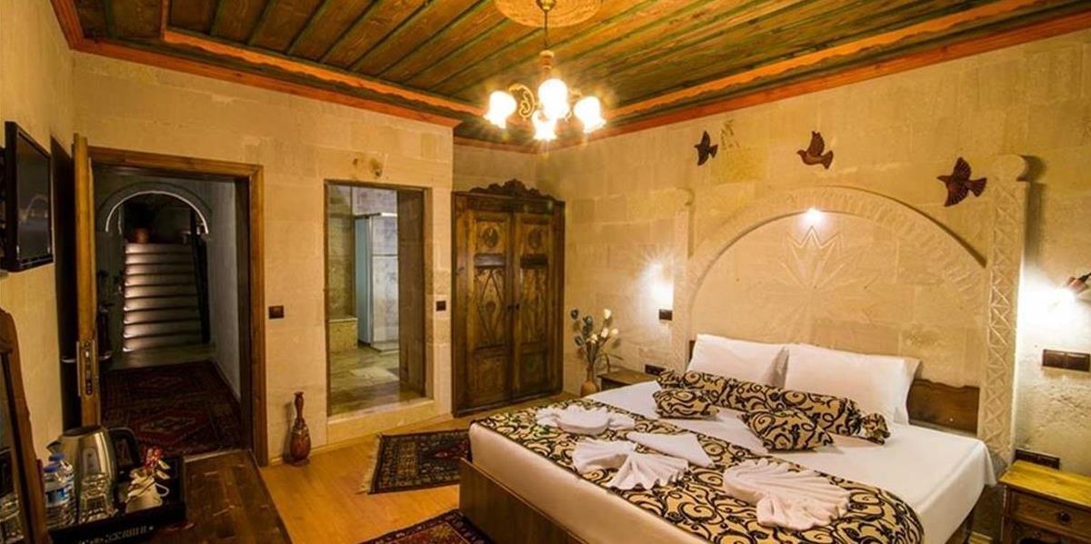 Seyir Teraslı - Balkonlu Manzaralı Klasik Taş Oda