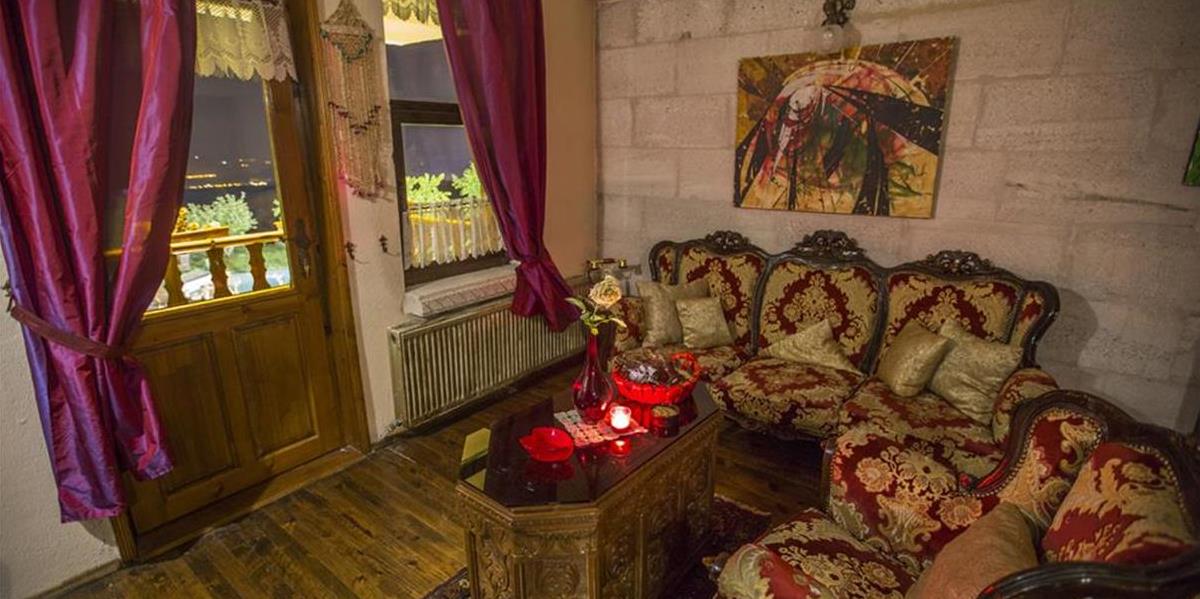 Romantizm - Jakuzili, Manzaralı, Balkonlu Taş Oda - 104